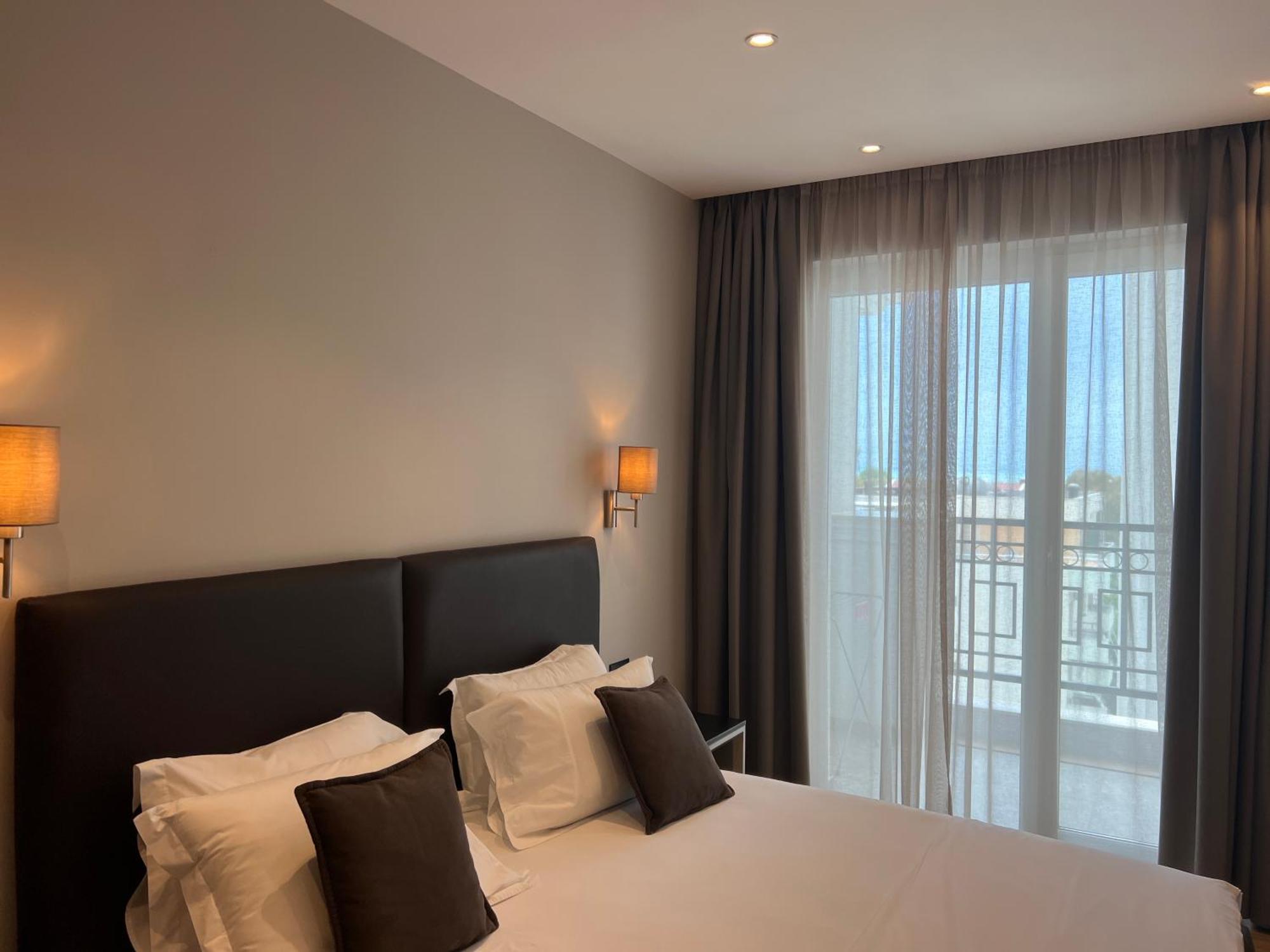 Coastline Luxury Apart Hotel Golem  Exterior foto