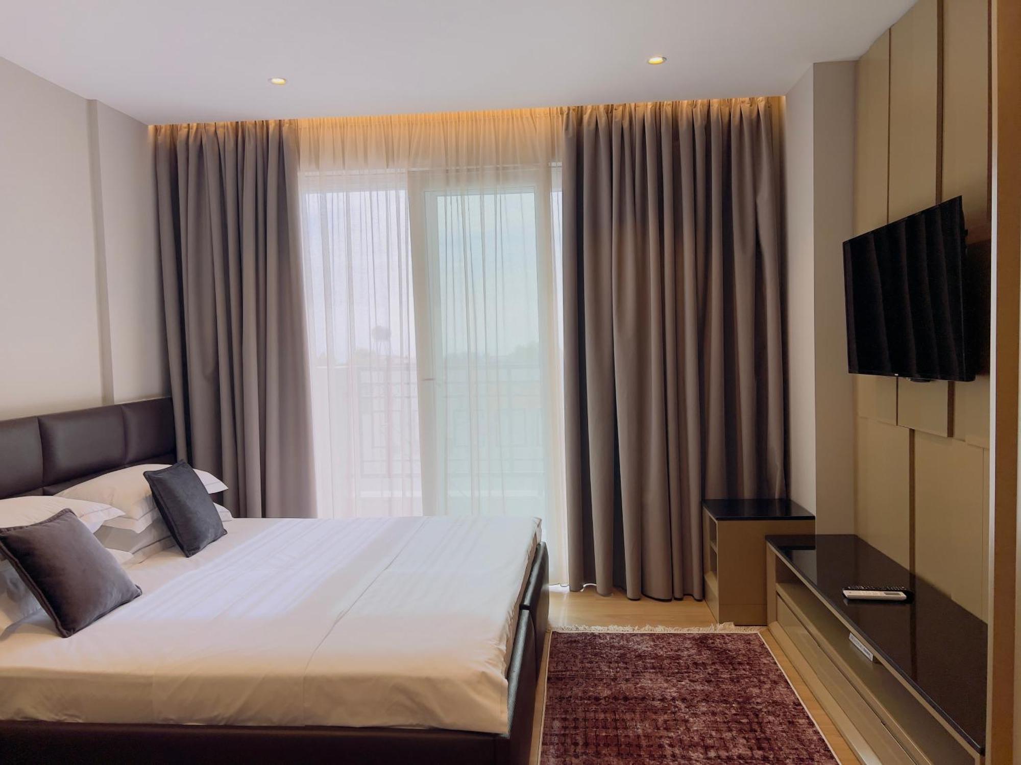 Coastline Luxury Apart Hotel Golem  Exterior foto