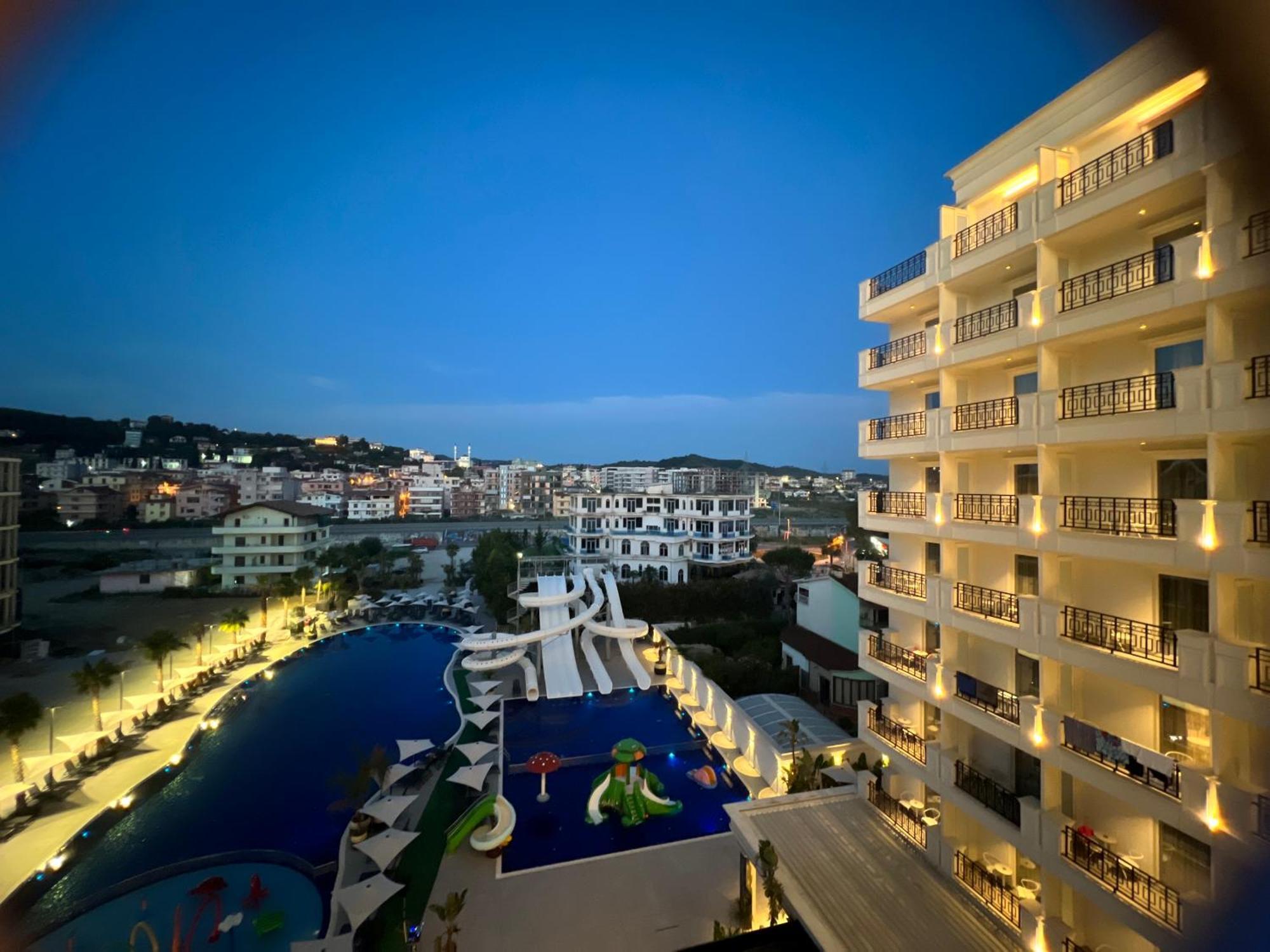 Coastline Luxury Apart Hotel Golem  Exterior foto