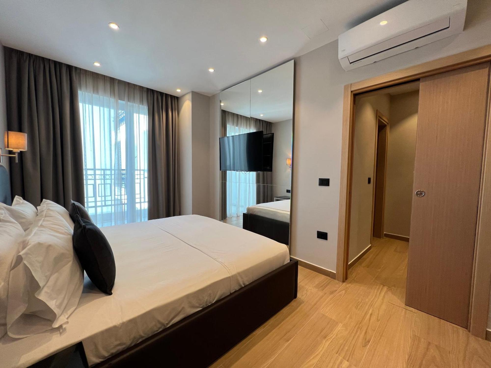 Coastline Luxury Apart Hotel Golem  Exterior foto